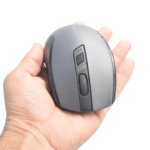 UGREEN 90855 Ergonomic Wireless Mouse 2.png
